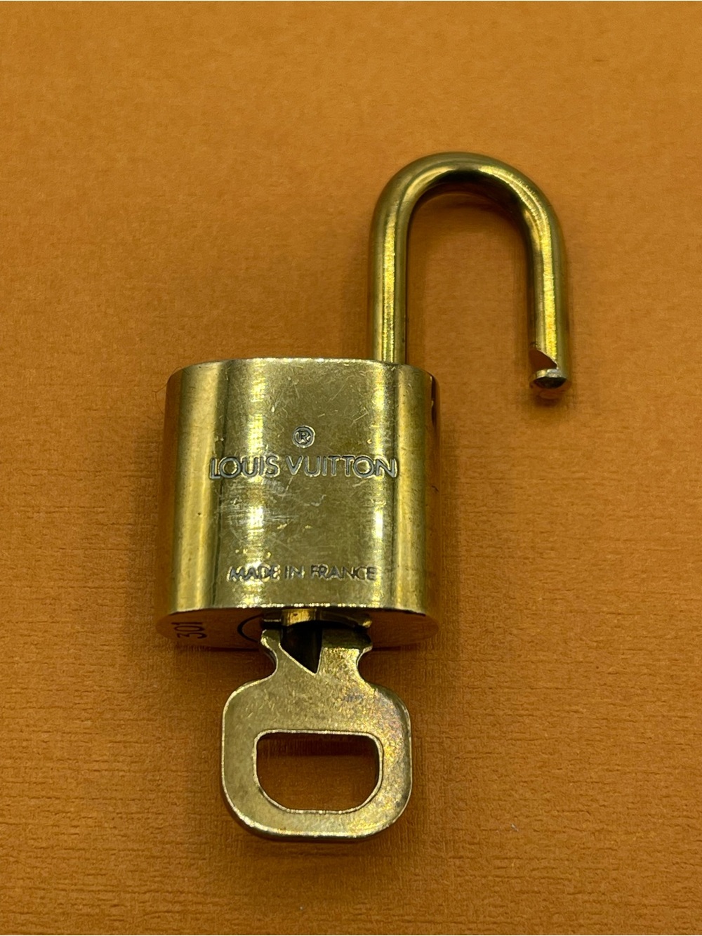 Louis Vuitton Lock and Key set #301 Gold Tone Cadena for Speedy Alma Bag LV🔐 - Picture 9 of 9